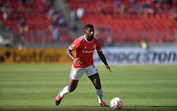 为让后卫上场 巴球迷捐百万 中国何时有这样球迷？